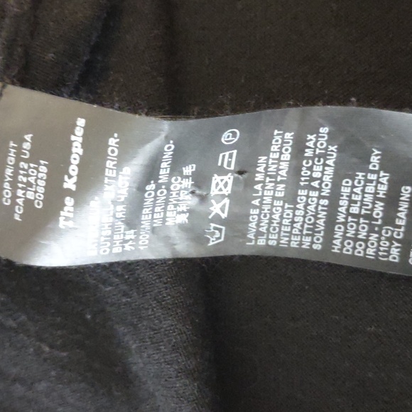 Difficult to photograph. Unstructured black soft lightweight sweater/ wrap - Picture 3 of 4